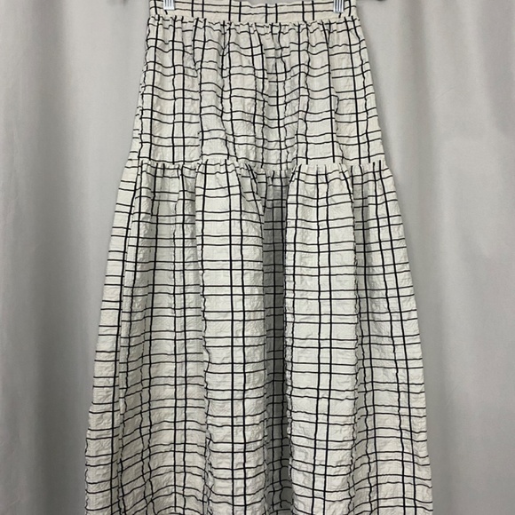 Black and White Maxi Skirt - Picture 2 of 2